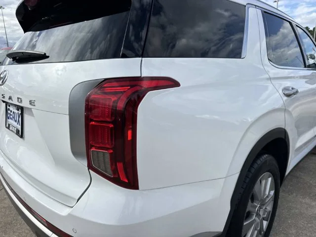 Used 2024 White Hyundai SEL image 22