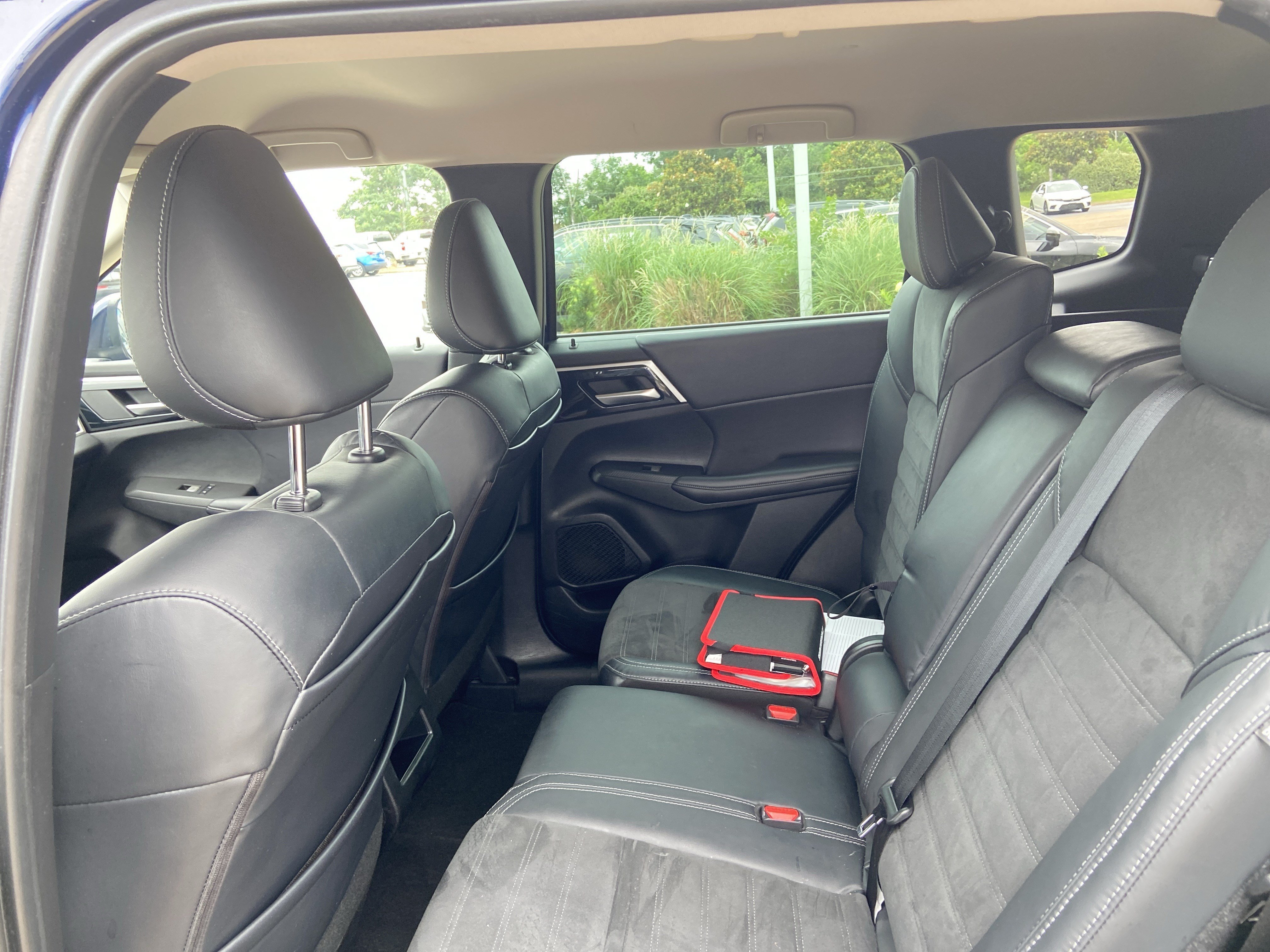 Used 2023 Cosmic Blue Metallic Mitsubishi SE image 19