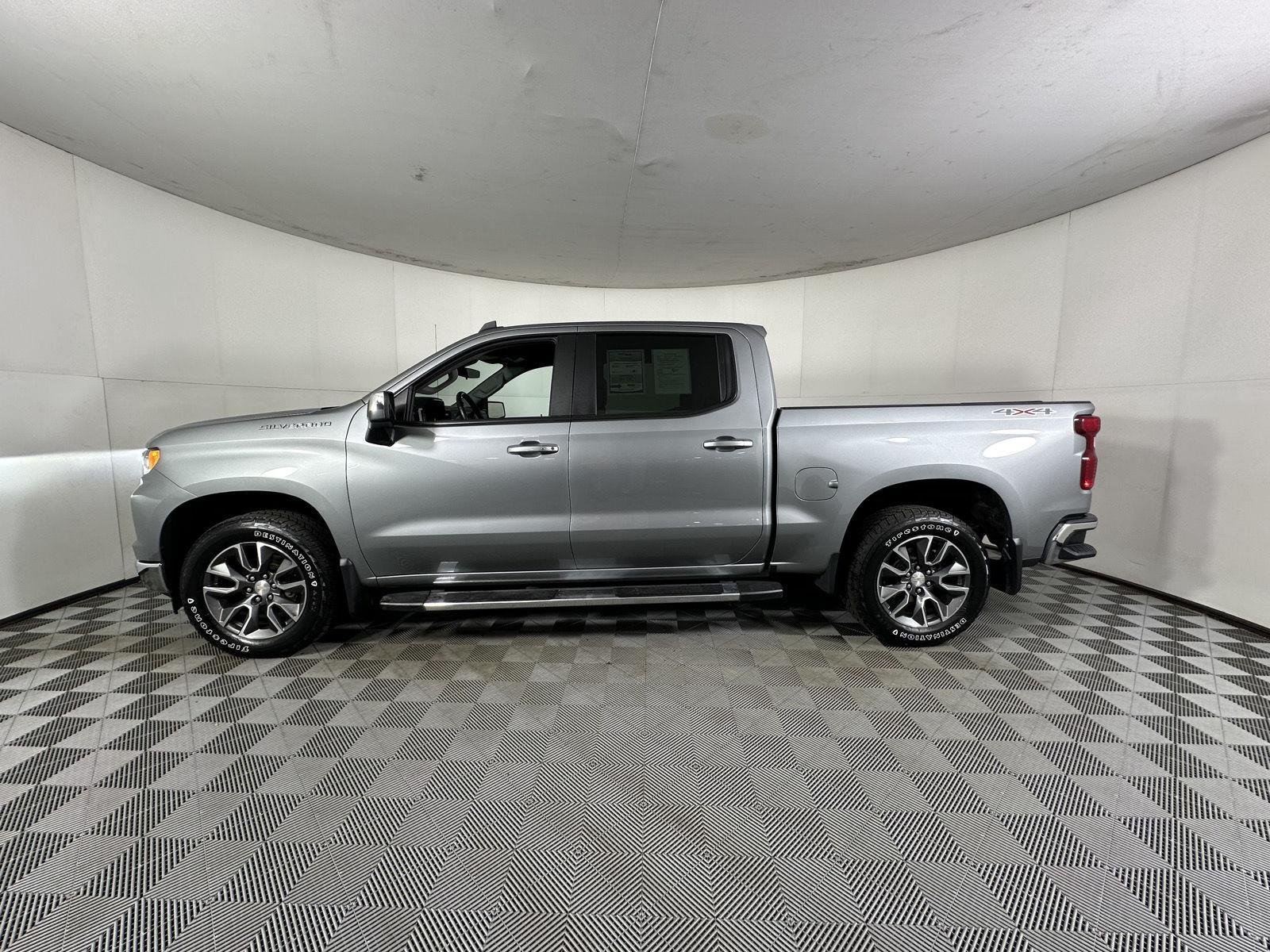 Used 2023 Sterling Gray Metallic Chevrolet LT image 9