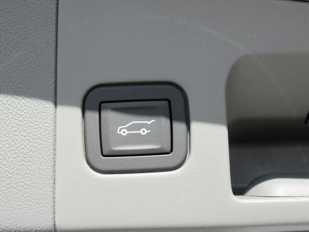 New 2026 Crystal White Tricoat Cadillac Premium Luxury image 32
