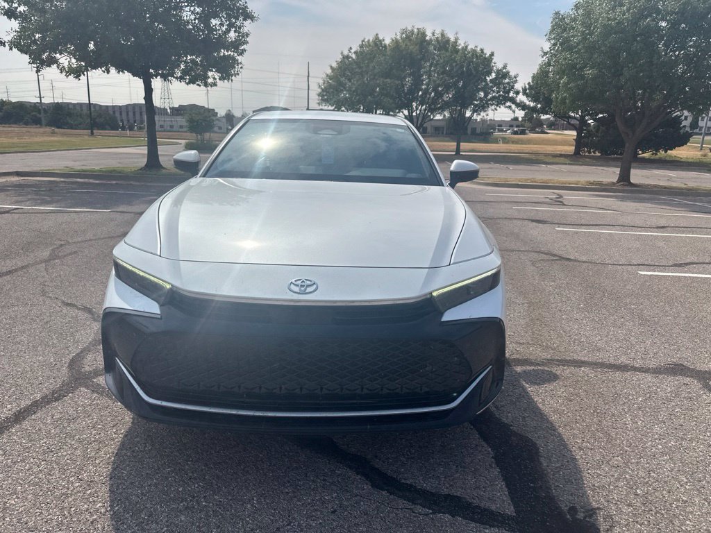 Used 2023  Toyota XLE image 2