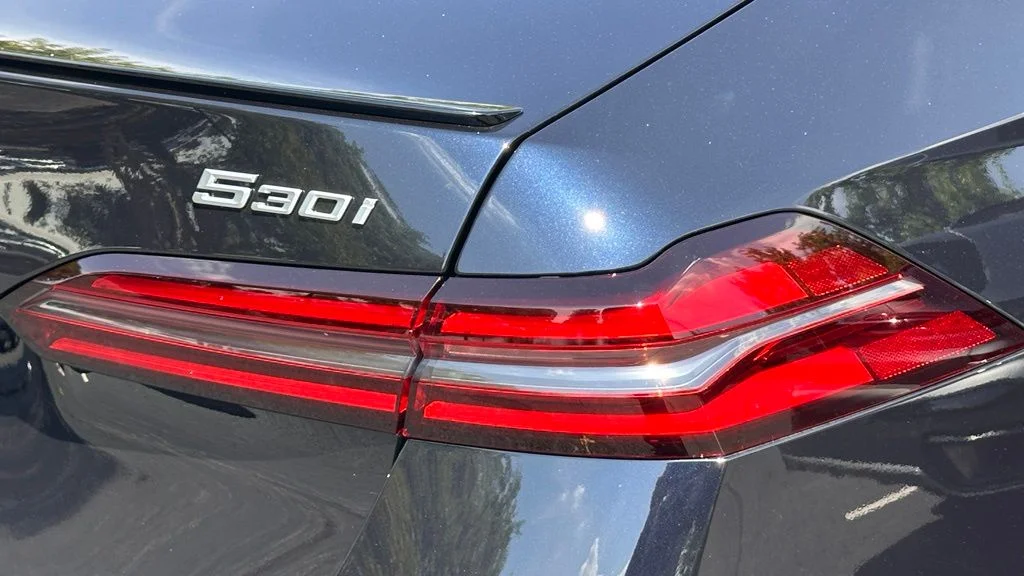 Used 2027 Carbon Black Metallic BMW 530i xDrive image 7