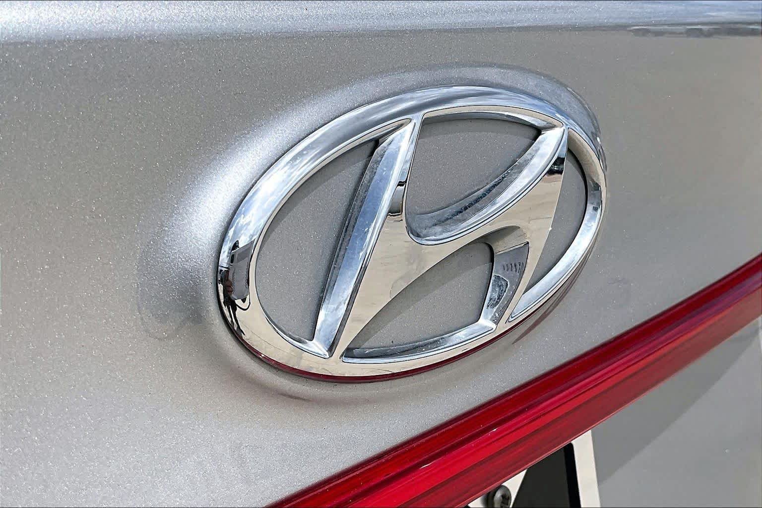 Used 2023 Shimmering Silver Hyundai SEL image 31