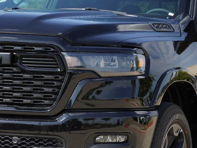 New 2026 Diamond Black Crystal Pearl-Coat Exterior Paint RAM Big Horn/Lone Star image 4