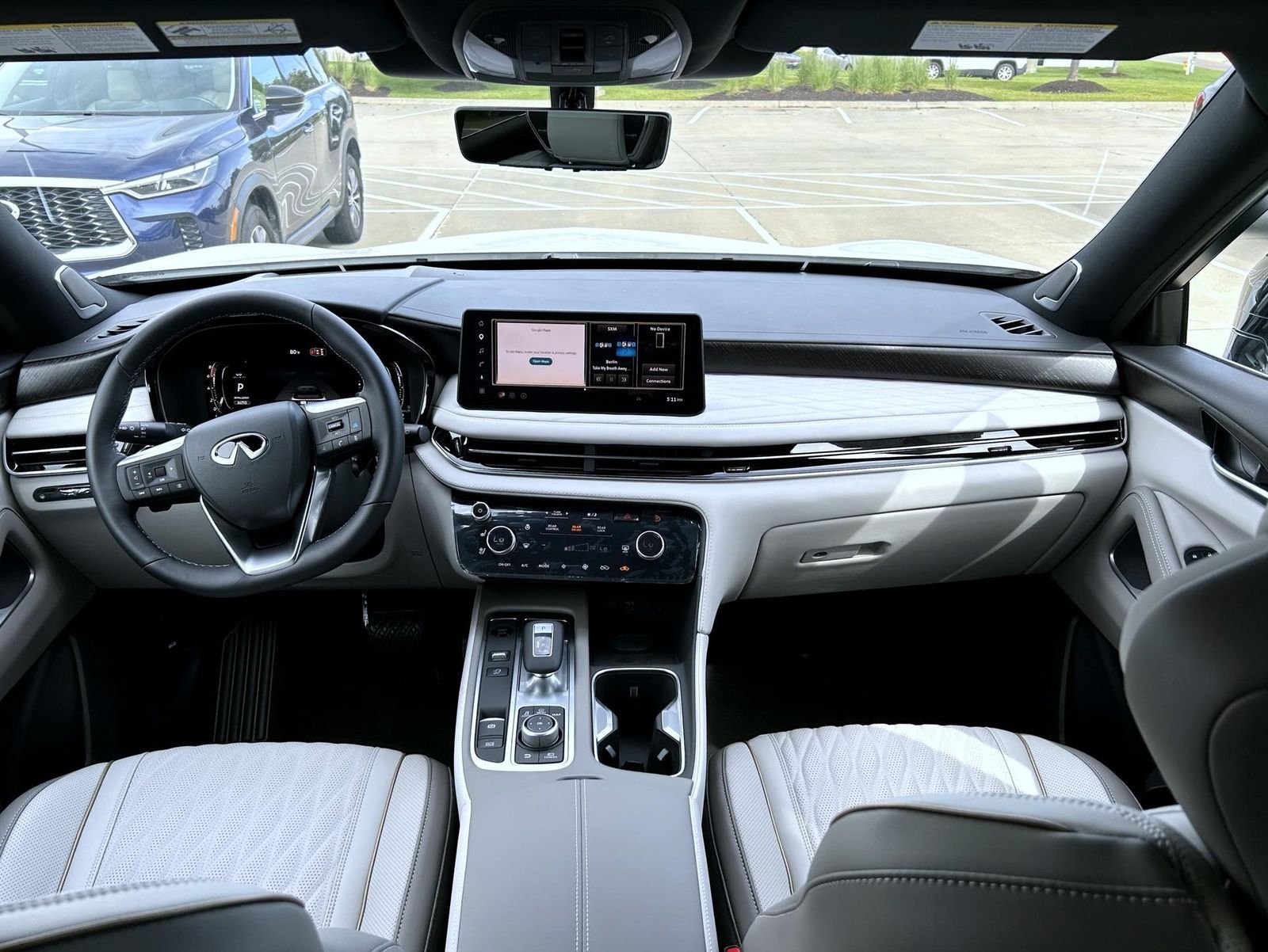 New 2027 2T RAD WHT INFINITI Autograph AWD image 12