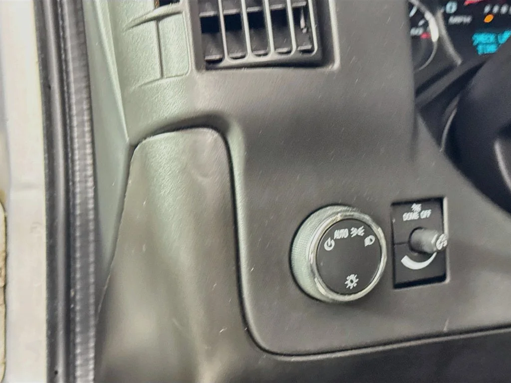Used 2008 Summit White Chevrolet LS image 10