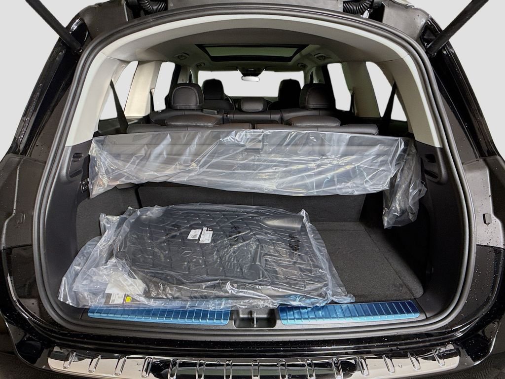 Used 2026 Black Mercedes-Benz GLS 450 image 28
