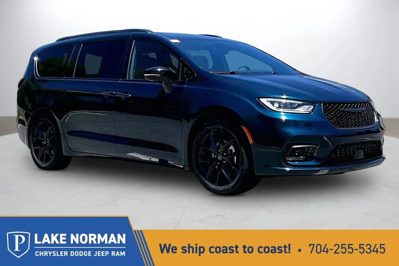 2025 Chrysler Pacifica Limited's photo