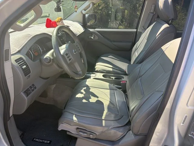 Used 2013 Brilliant Silver Nissan SL image 12