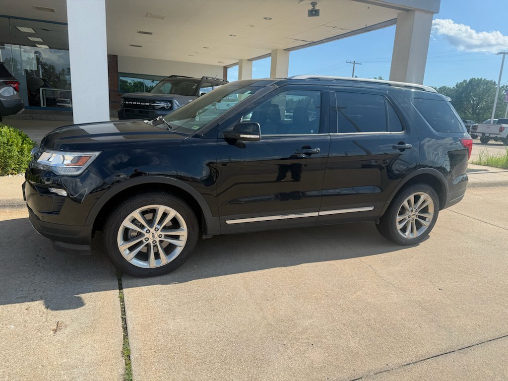 Used 2018 Shadow Black Ford XLT image 9