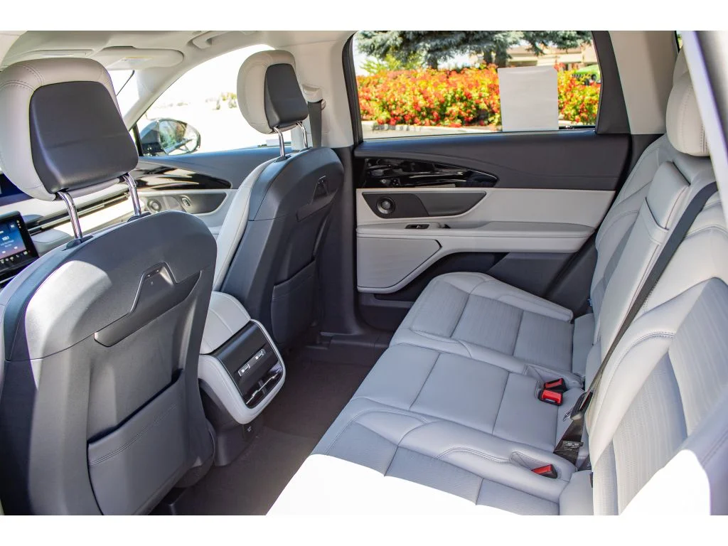 New 2026 Gray Matter Metallic Clearcoat Lincoln Reserve image 17