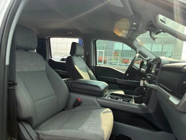 Used 2023 Oxford White Ford XLT image 32