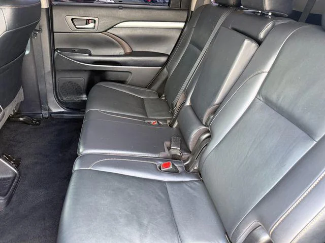 Certified Used 2019 OOH LA LA ROUGE MICA Toyota XLE image 30