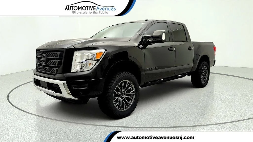 2021 Nissan Titan SV 4X2 Crew Cab's photo