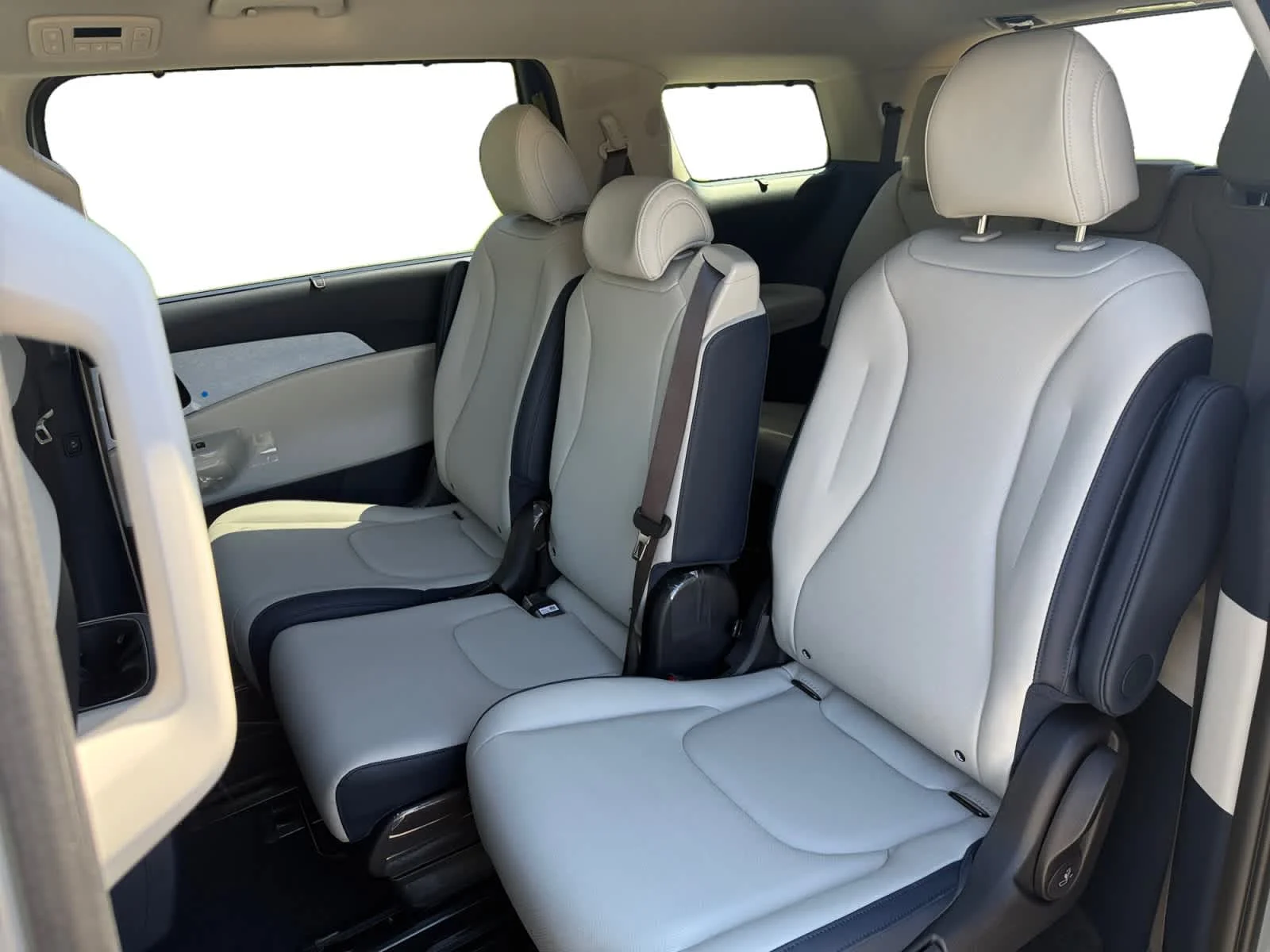 New 2026 Ivory Silver Kia EX image 13