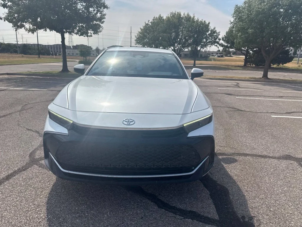 Used 2023  Toyota XLE image 2