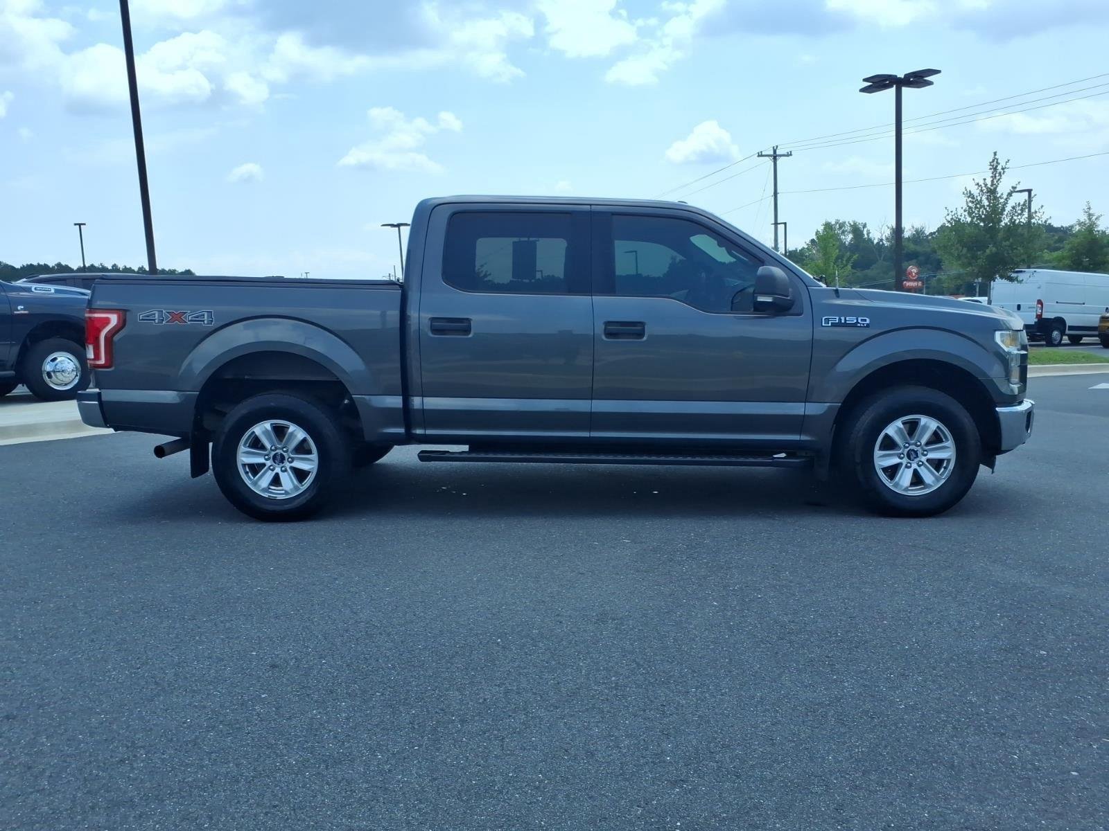 Used 2015 Magnetic Metallic Ford XLT image 9