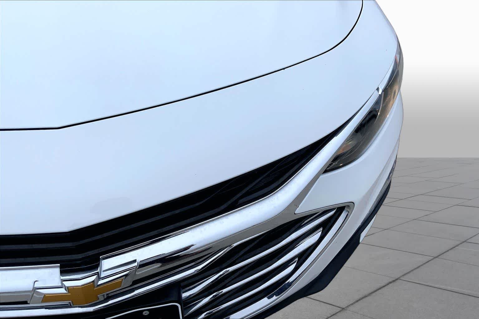 Used 2024 Summit White Chevrolet LT image 29