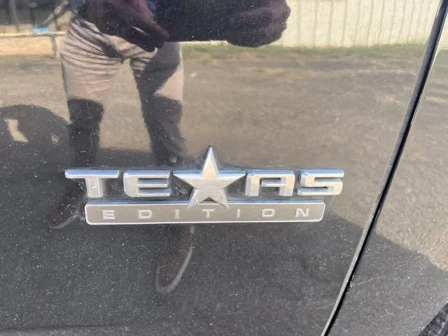 Used 2023 BLACK Chevrolet Premier image 18