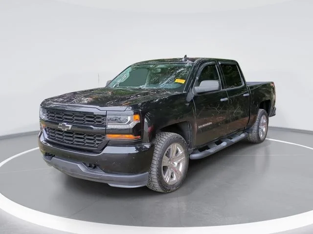 Used 2018 Black Chevrolet Custom image 5