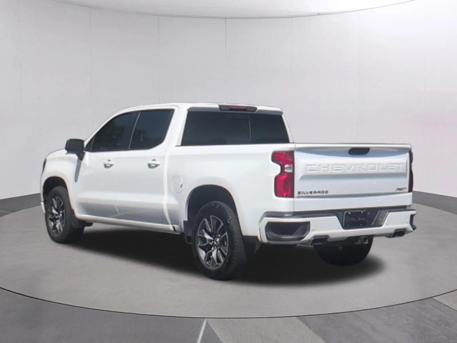 Used 2025 Summit White Chevrolet RST image 3