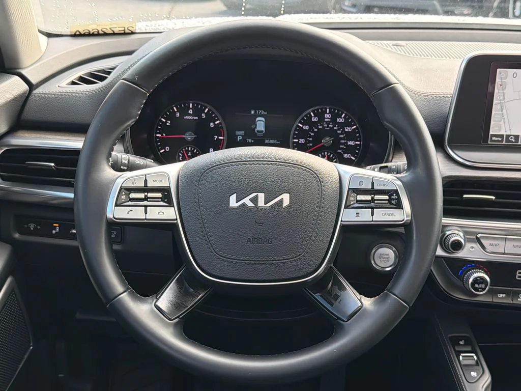 Used 2022 White Kia EX image 24
