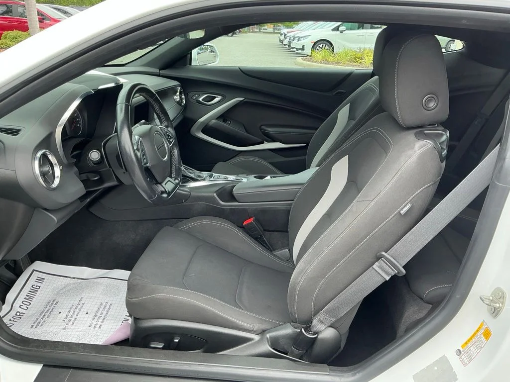 Used 2023 White Chevrolet 1LT image 30