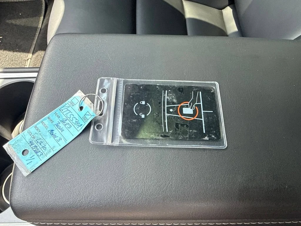 Used 2023  Tesla  image 34