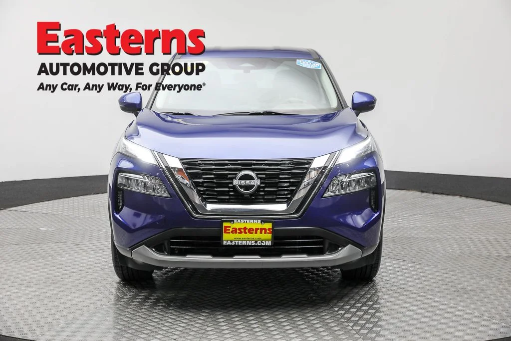 Used 2023 Blue Nissan SV image 2