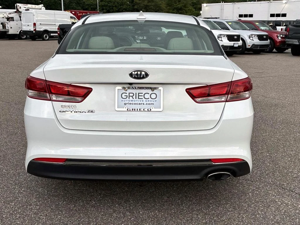 Used 2017 Snow White Pearl Kia LX image 6