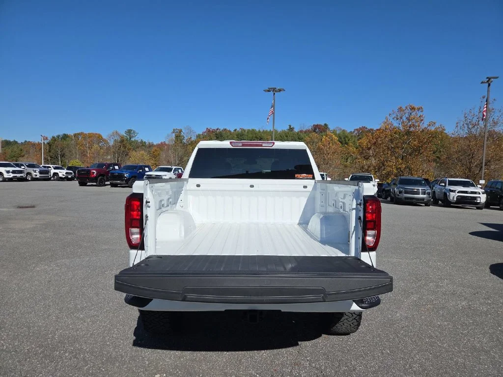 New 2026 White GMC Elevation image 19