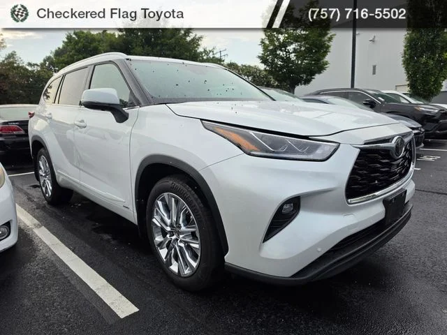 Used 2026 Wind Chill Pearl Toyota Limited image 3