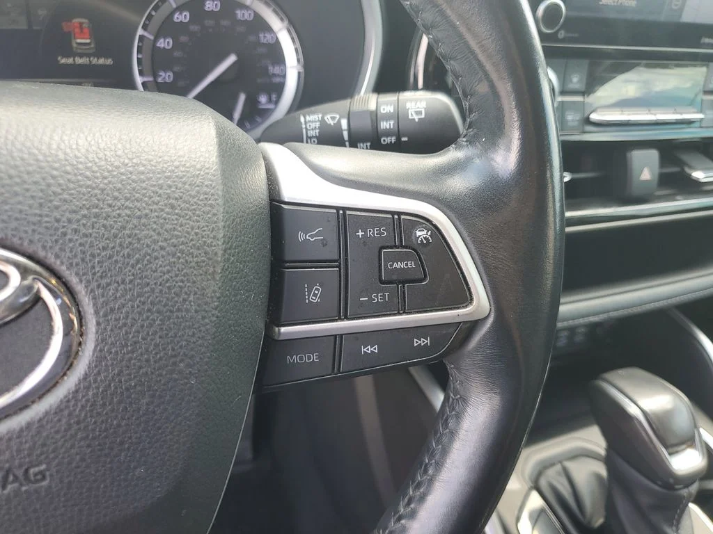 Used 2022  Toyota XLE image 16