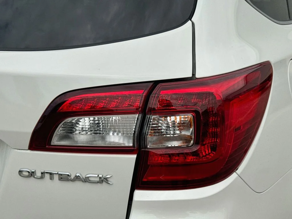 Used 2018 White Subaru 2.5i image 34