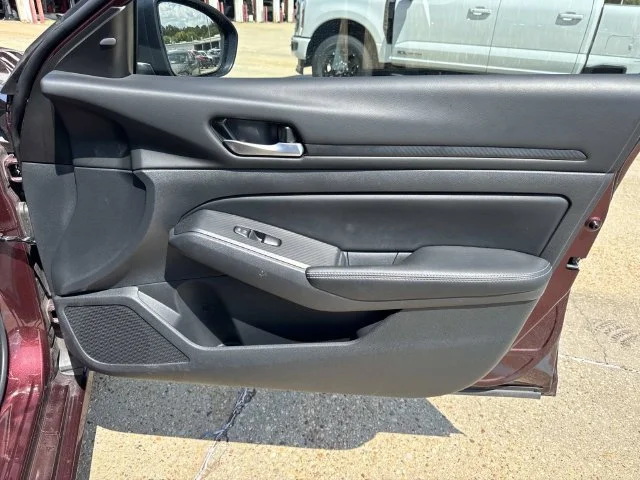 Used 2025 Red Nissan 2.5 SV image 37