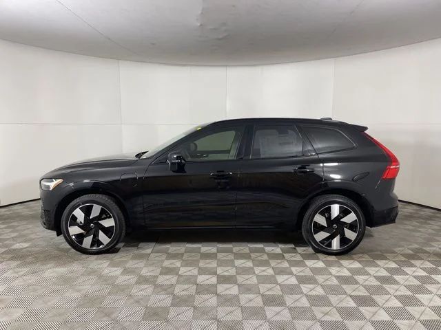 Certified Used 2025 Onyx Black Metallic Volvo Plus image 12
