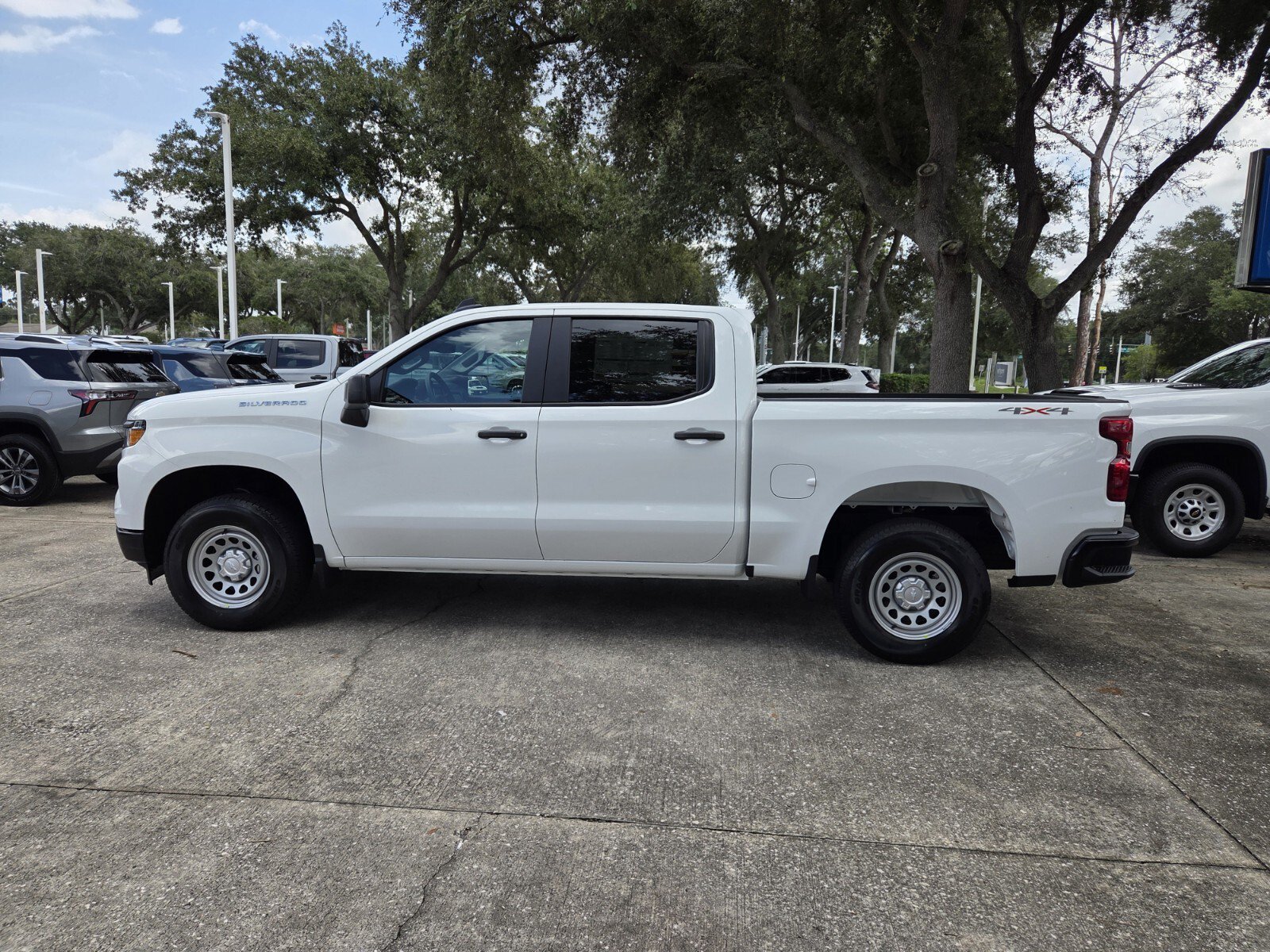 New 2026 Summit White Chevrolet WT image 4