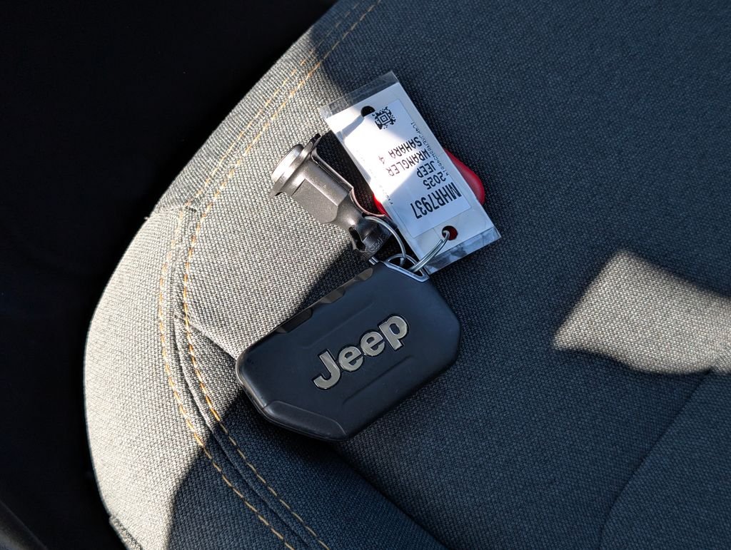 2025 Jeep Wrangler 4-Door Sahara - Photo 33