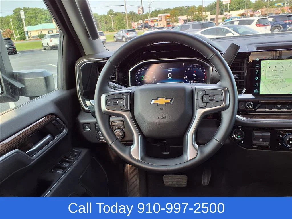 Used 2025 Summit White Chevrolet LT image 23