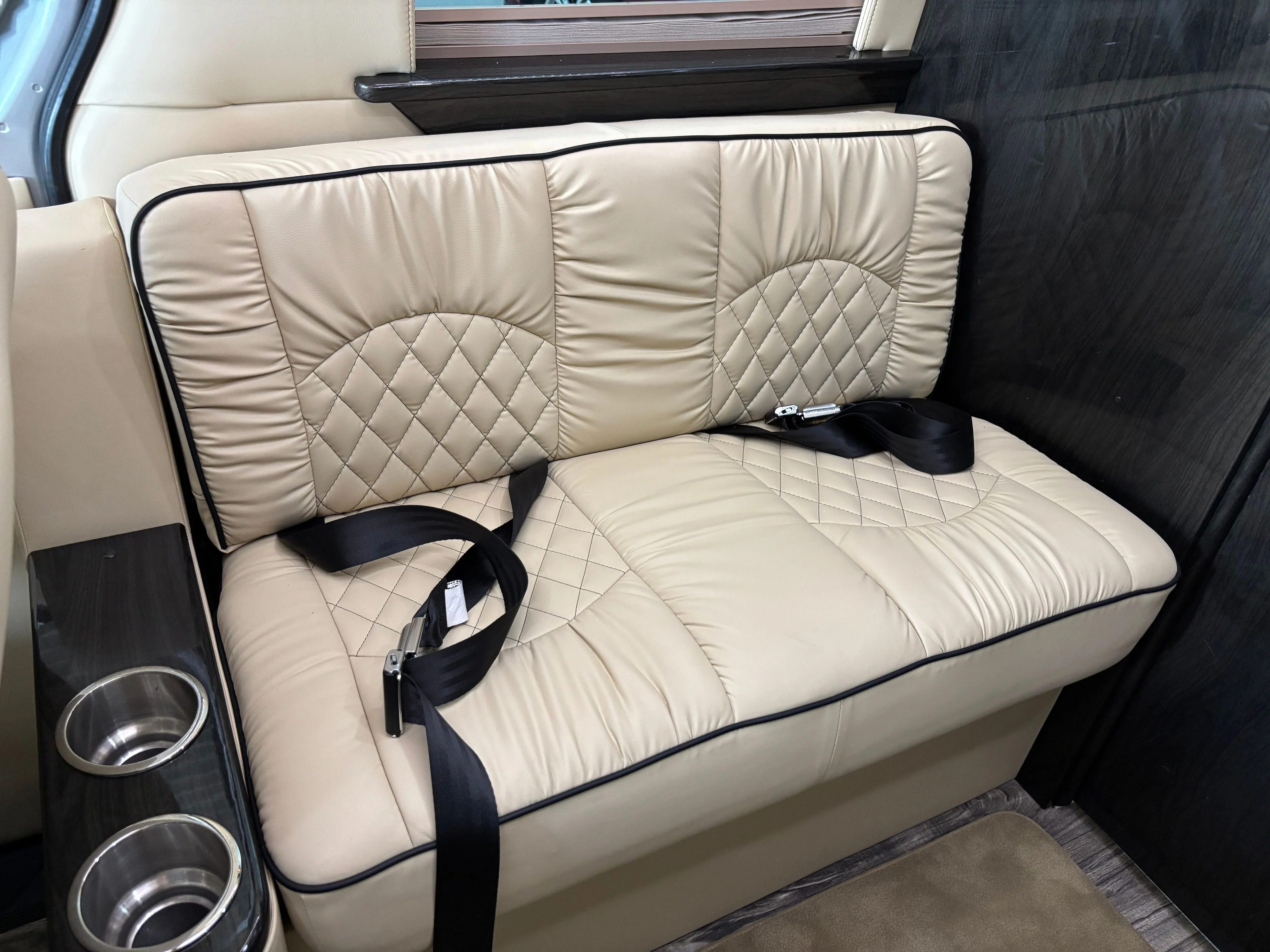 Used 2021 Silver Mercedes-Benz Midwest Luxe Cruiser image 42