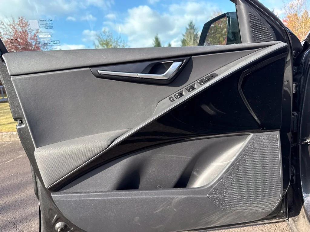 Used 2023 Graphite Gray Kia Wind image 17