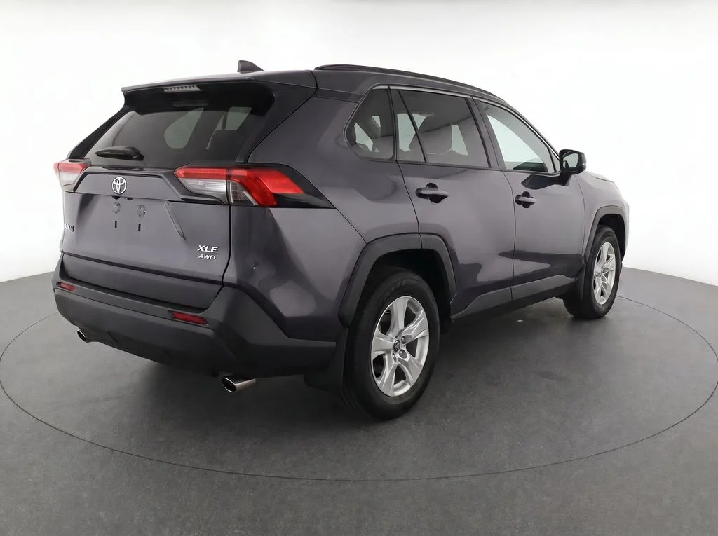 Used 2020 Gray Toyota XLE image 4