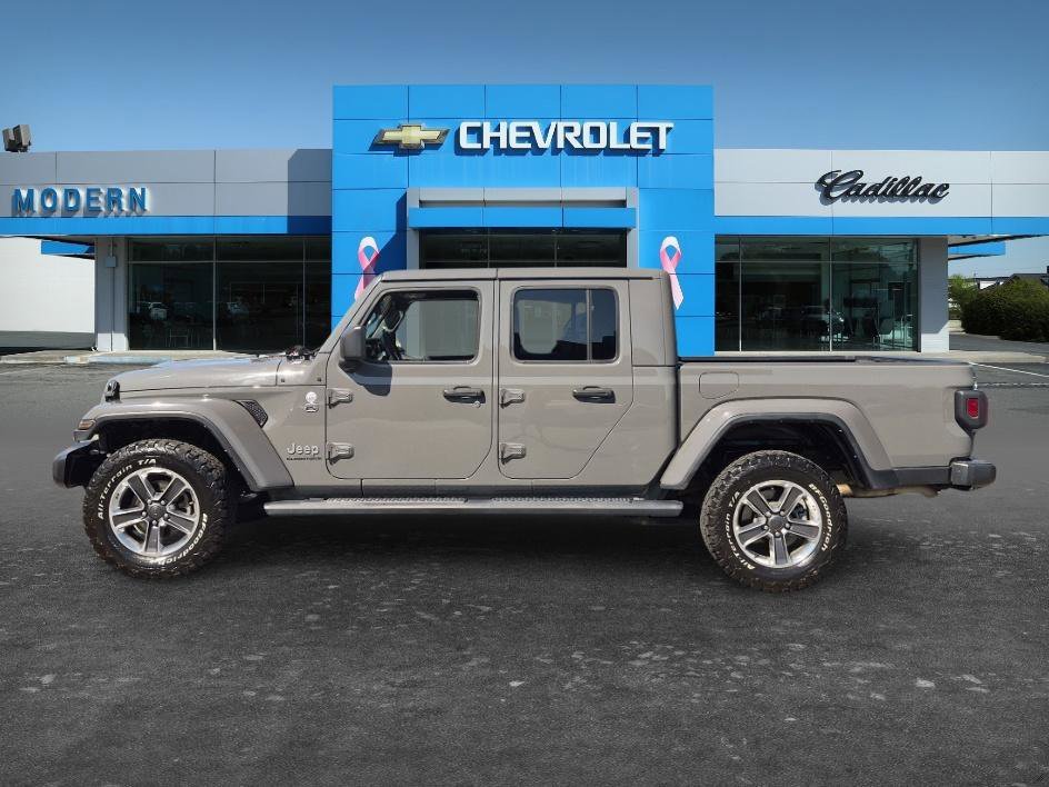 Used 2023 Gray Jeep Overland 4x4 image 2