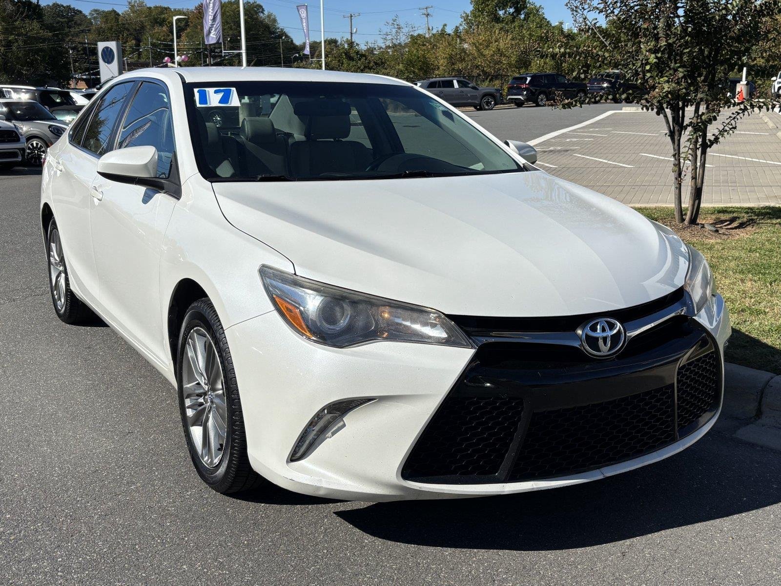 Used 2017 Blizzard Pearl Toyota SE image 6