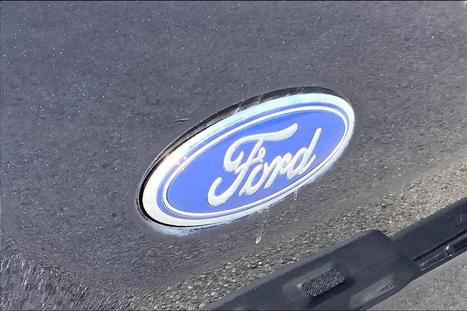 Used 2023 Antimatter Blue Metallic Ford LARIAT image 9