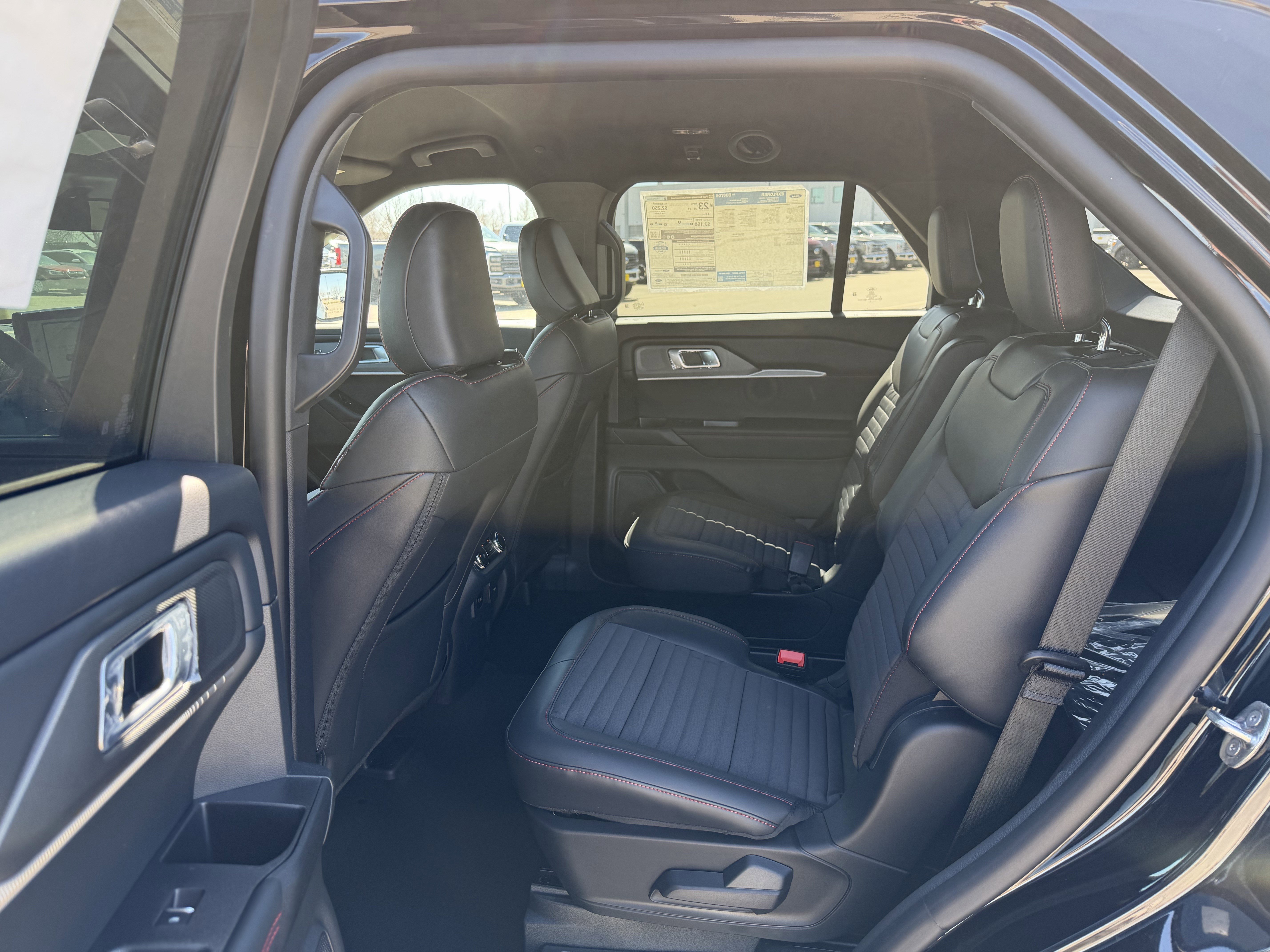 New 2026 Agate Black Metallic Ford ST-Line image 6