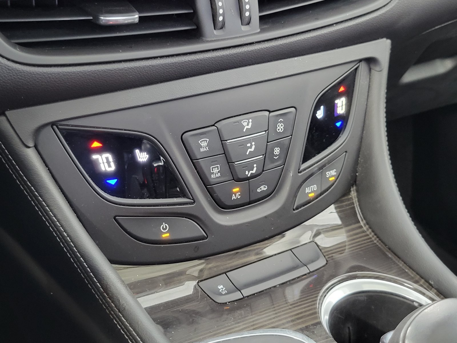 Used 2020 Blue Buick Essence image 23