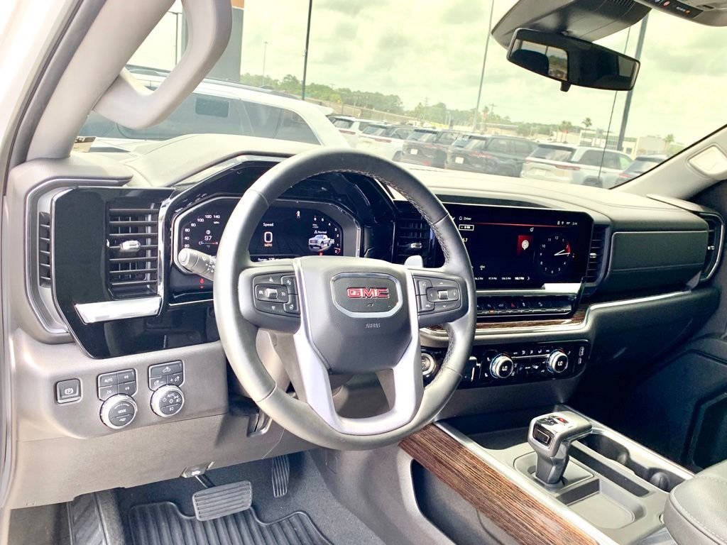 Used 2024 White GMC Elevation image 15