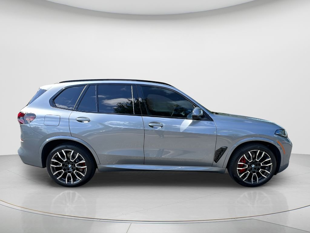 New 2026 Skyscraper Grey Metallic BMW xDrive50e image 4