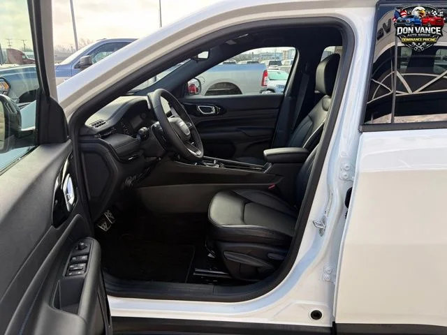 New 2026 Bright White Clearcoat Jeep Latitude image 11